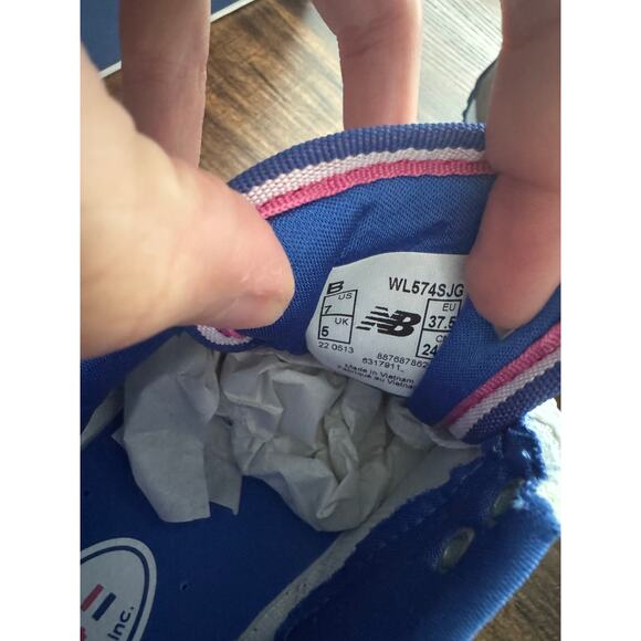 NIB New Balance 574 Suede Low Top Classic Sneakers in Gray/Blue/White - Picture 9 of 12